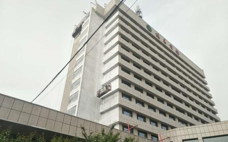 The exterior facade and roof of Yangquan Hotel