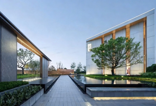 Energy-Saving Aerogel Retrofit for Luxury Residential Exteriors