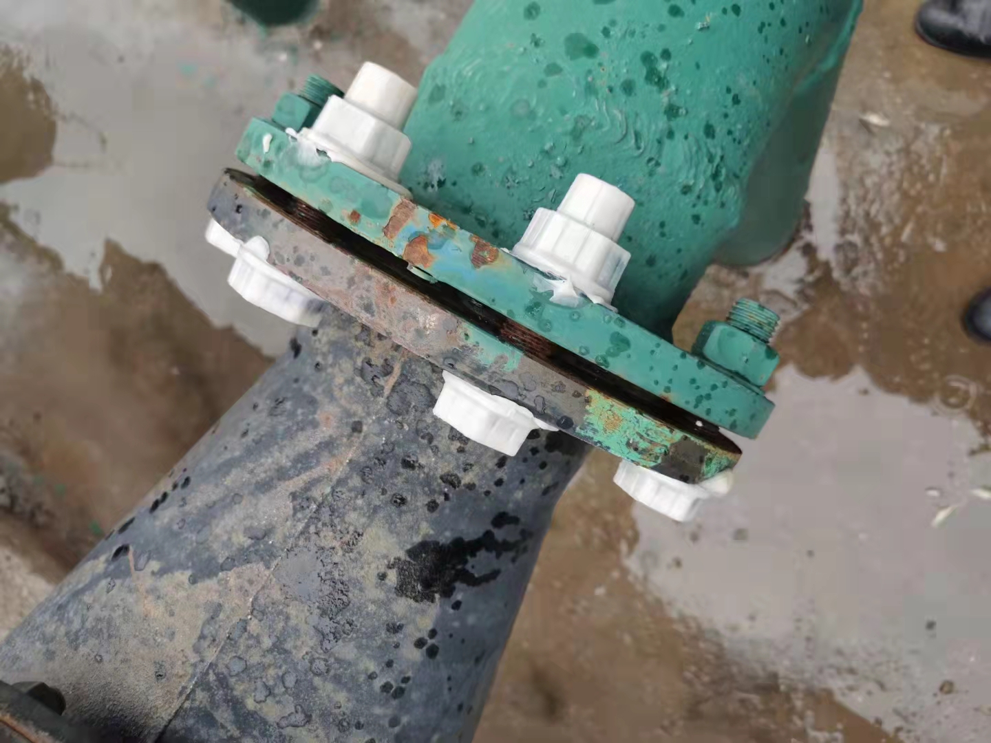 On-site Anti-corrosion Treatment for Pipeline Connection Bolts